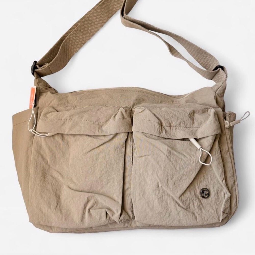 Lightweight Nylon Crossbody Bag Large Capacity Multi Pocket - Picture 2 of 5